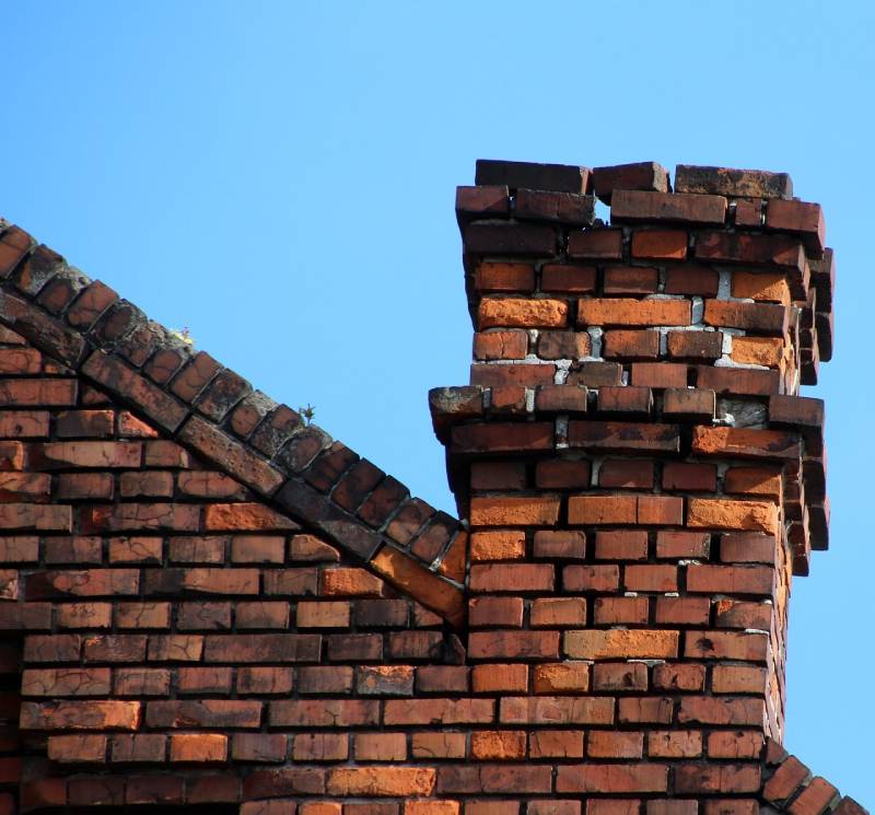 Signs Your Eagle Mountain Home Needs a Chimney Inspection Damaged chimney on an Eagle Mountain home showing cracks and missing mortar